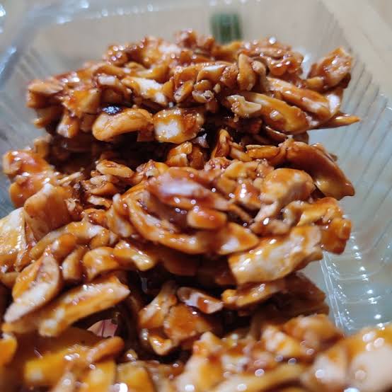 Halua Kenari: Kelezatan Khas Maluku yang Menggoda