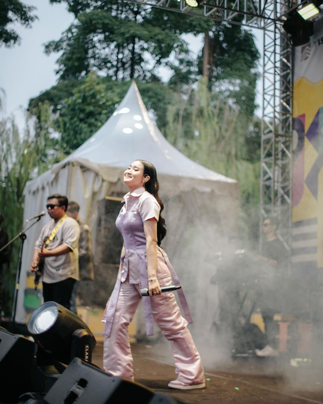 Lirik Lagu “Jangan Tutup Lagi” – Yeni Inka