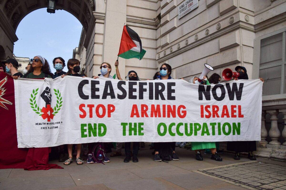 Save The Children UK Minta Pemerintah Inggris Hentikan Penjualan Senjata ke Israel Pasca Serangan Mematikan