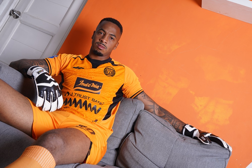 Persija Rekrut Kiper Asal Brasil, Carlos Eduardo untuk BRI Liga 1 2024/25