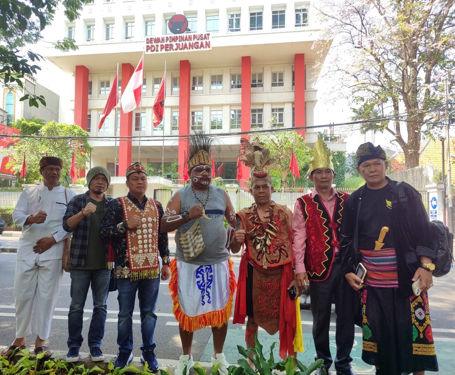 Sambangi DPP PDIP, Forum Kebangsaan Kalimantan Tengah Dukung Bambang Irawan Jadi Ketua DPRD