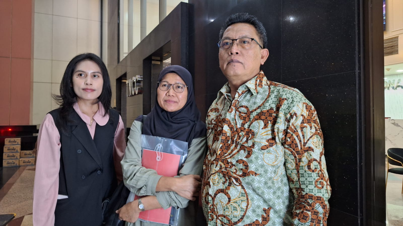 Roliati Beserta Kuasa Hukum Datangi Mabes Polri, Ajukan Keberatan Penetapan Tersangka