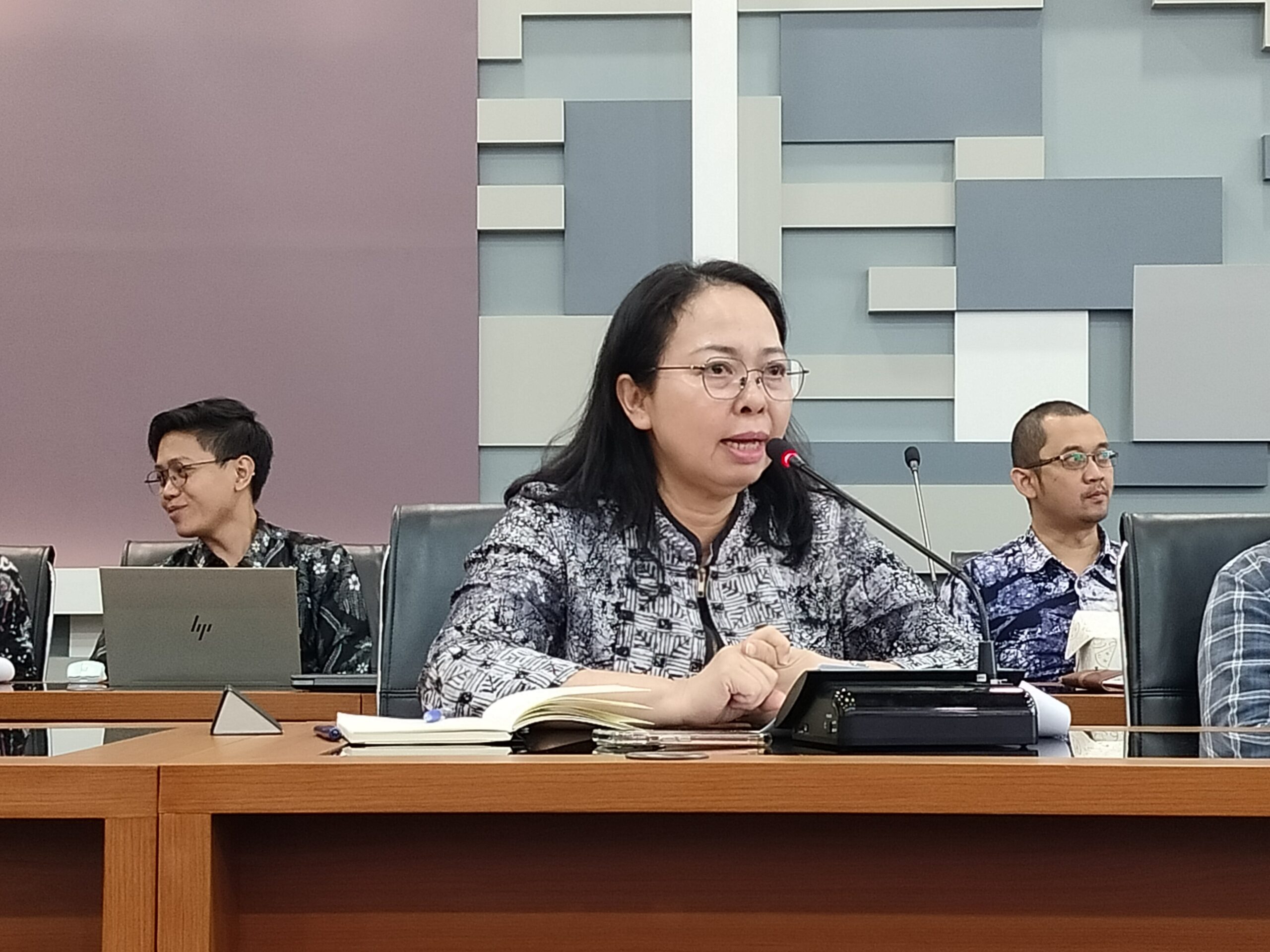 IHT Kontraksi 3 Bulan Berturut-turut, Dampak Kebijakan Defensif?