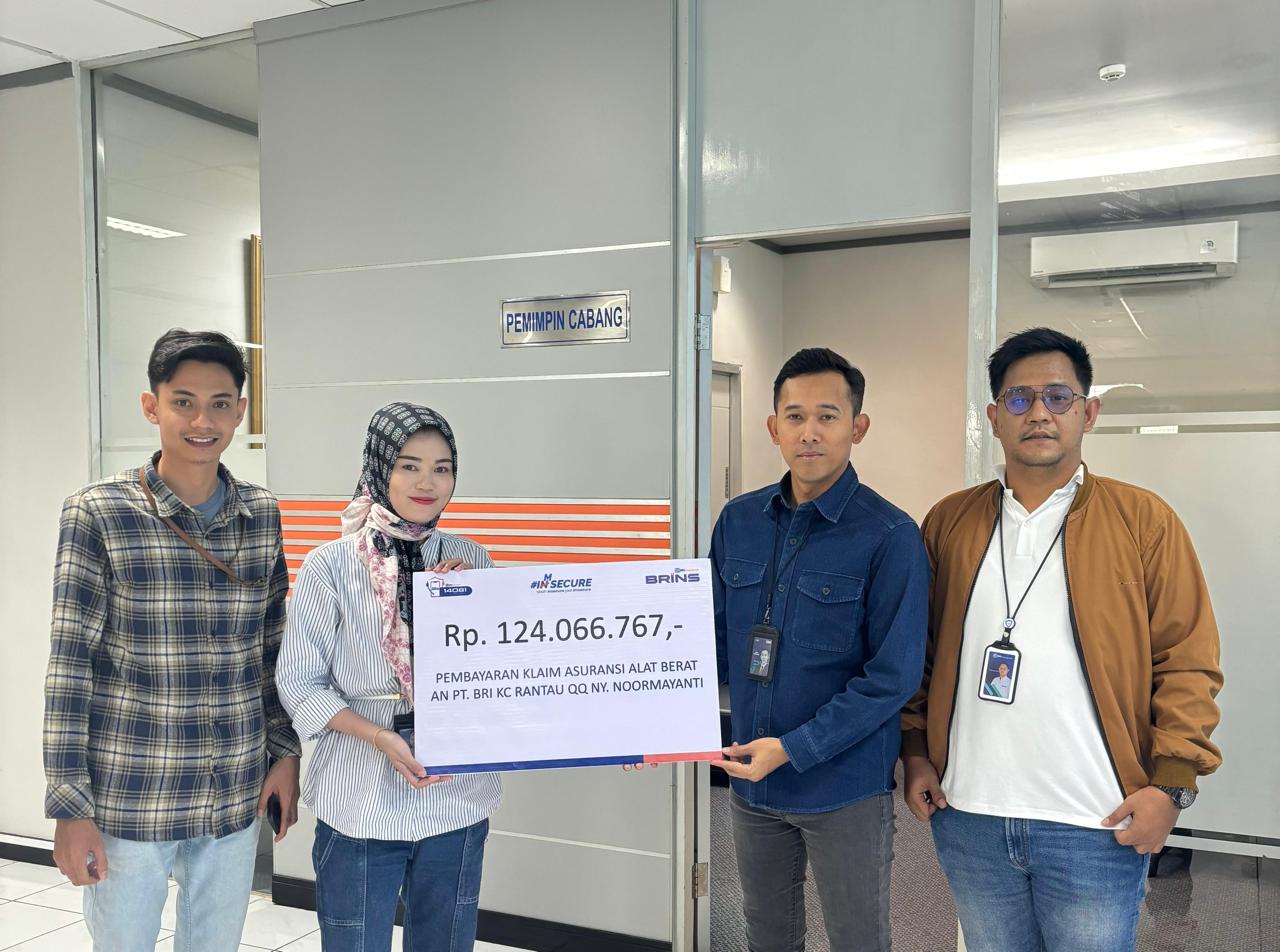 BRI Insurance Bayarkan Klaim Asuransi Alat Berat Senilai Rp124 Juta kepada Nasabah di Banjarmasin