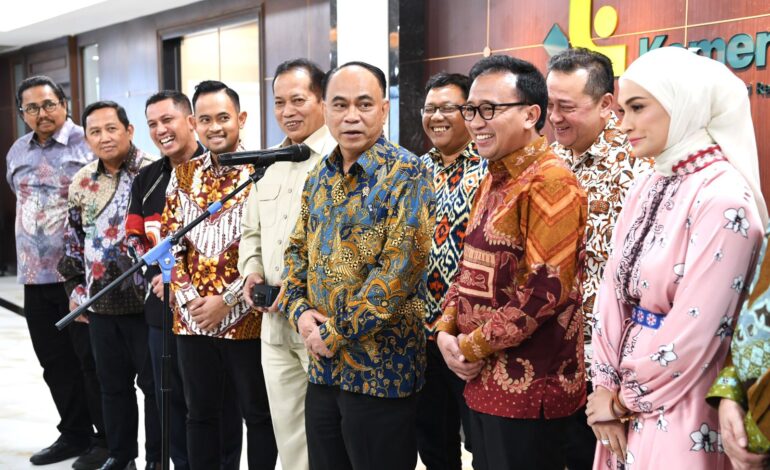 Menkop Ajak Dekopin Majukan Koperasi Indonesia