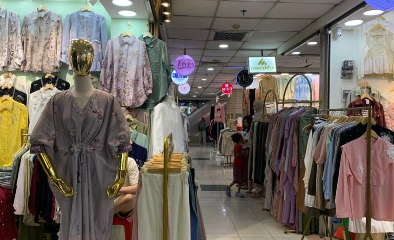 Sejarah Tradisi Beli Baju Baru saat Lebaran: Simbol Kesucian atau Gaya Hidup?