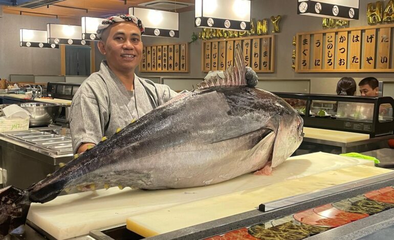 Tuna Cutting Show di Fuji Sushi Cikarang: Sensasi Kuliner Jepang dengan Ikan Segar dari Perairan Bali