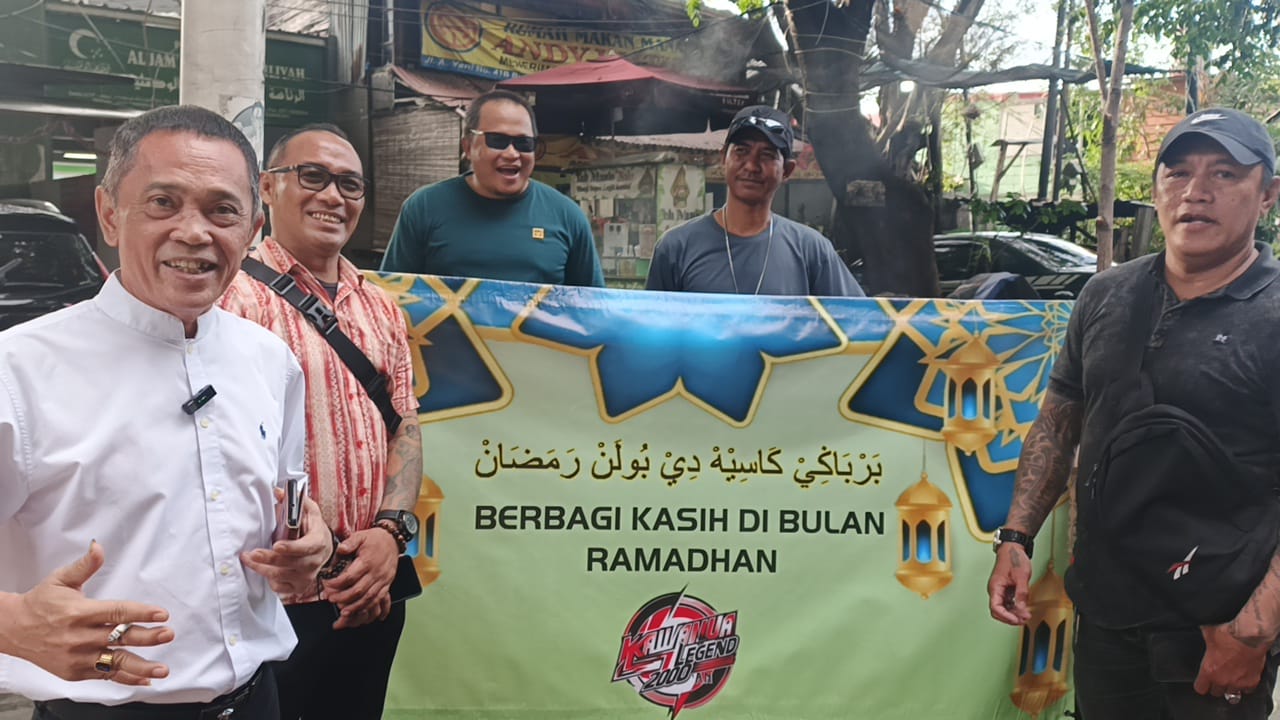 Komunitas Kawanua Legend 2000 Gelar Bakti Sosial, Bagikan Takjil untuk Umat Muslim di Jakarta