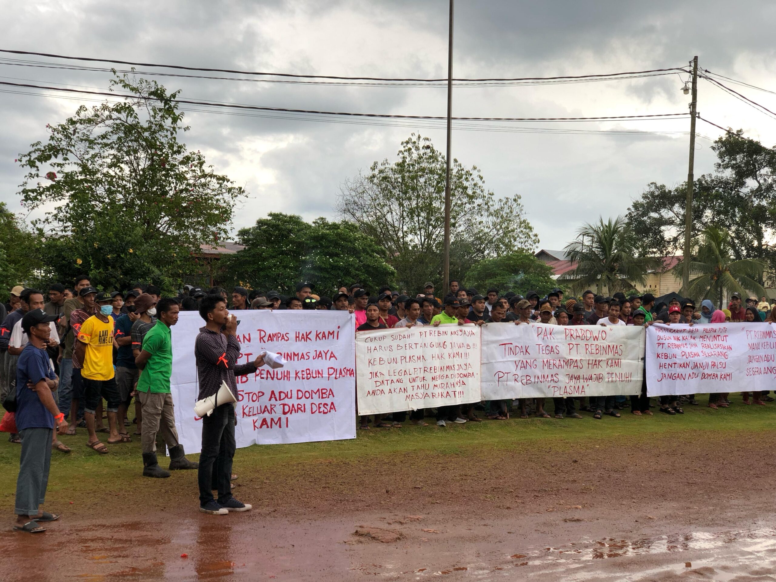 Kelompok Tani Pelepak Pute Gelar Aksi Damai Tuntut Realisasi Kebun Plasma dari PT Rebinmas Jaya