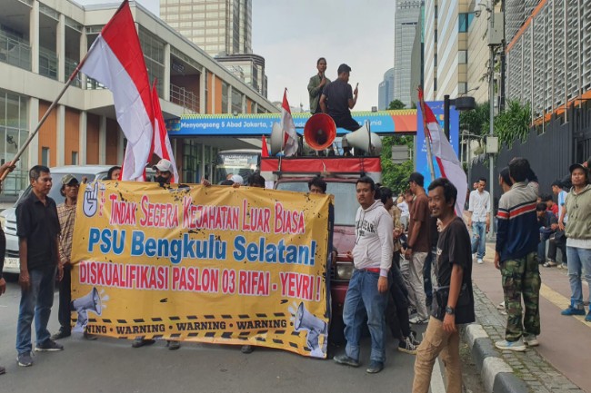 Jadi Preseden Buruk, Massa Tuntut Bawaslu RI Tindak Tegas Dugaan Kejahatan pada PSU Bengkulu Selatan