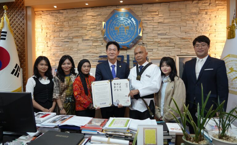 Reda Manthovani Raih Gelar Grand Master dari Markas Taekwondo Dunia