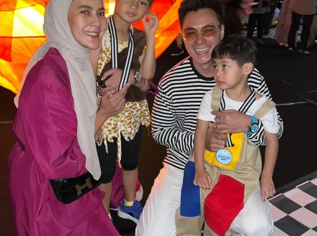 Baim Wong dan Paula Verhoeven Kompak Hadiri Acara Kelulusan Anak