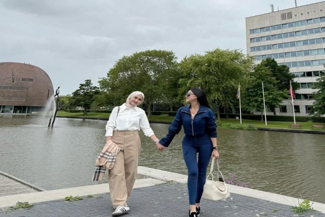 Kuliah di Belanda, Bebizie Antar Anak Menggapai Mimpi