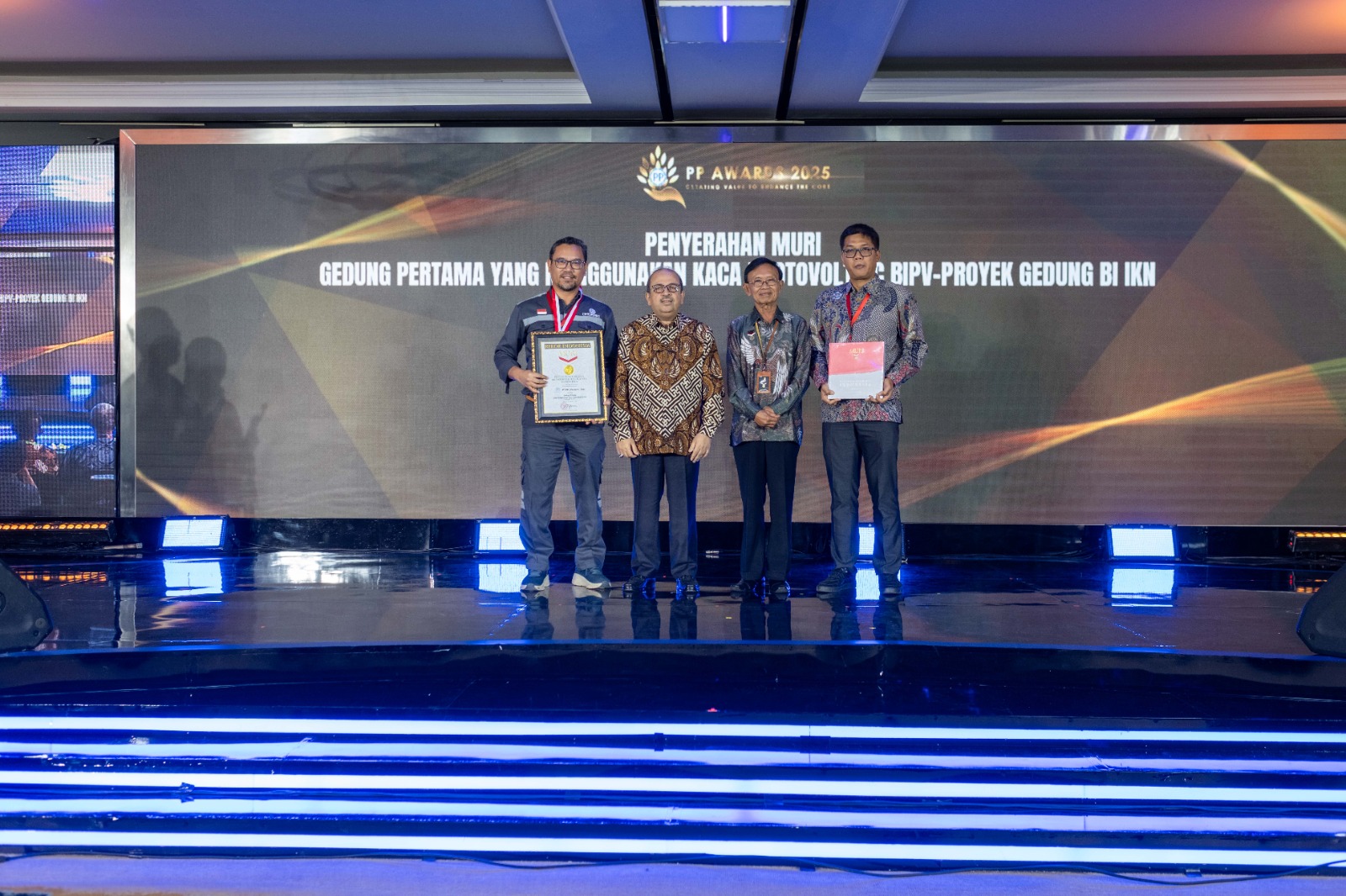 PTPP Raih Rekor MURI atas Inovasi Kaca Fotovoltaik di IKN