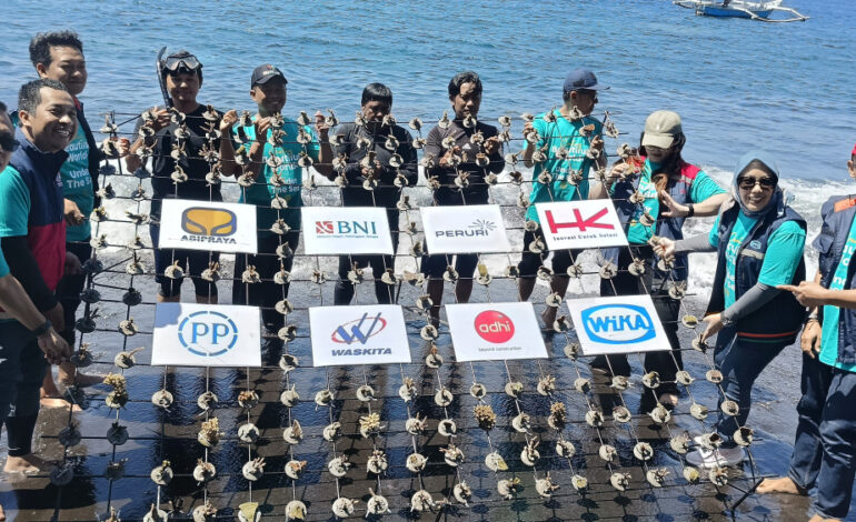 PTPP Tanam 2.500 Bibit Terumbu Karang di Banyuwangi