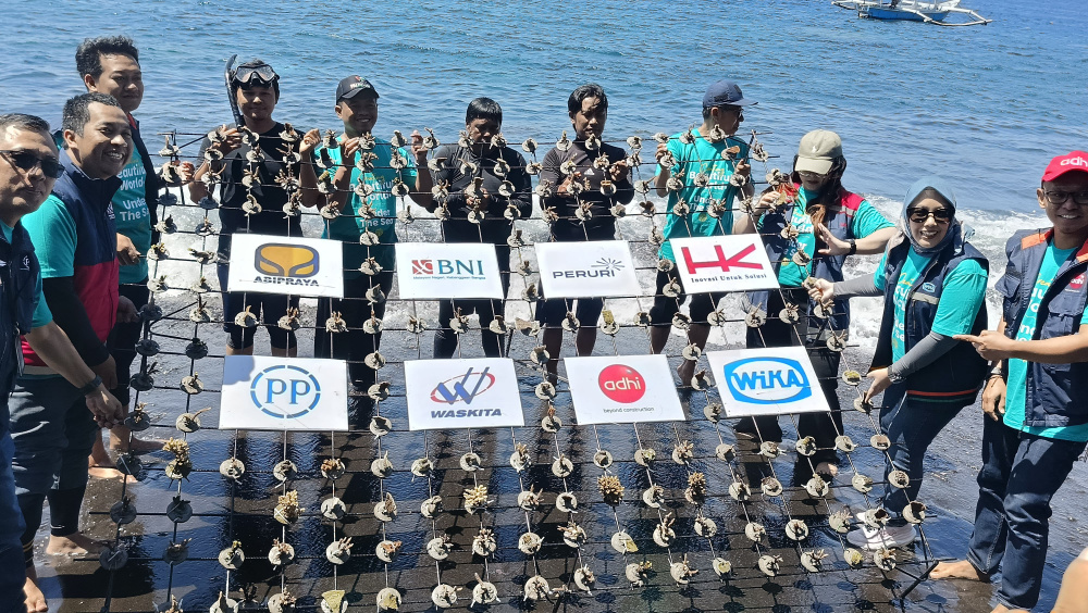 PTPP Tanam 2.500 Bibit Terumbu Karang di Banyuwangi