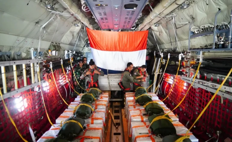 HUT ke-80 RI, TNI Tebar Bantuan Kemanusiaan di Langit Gaza