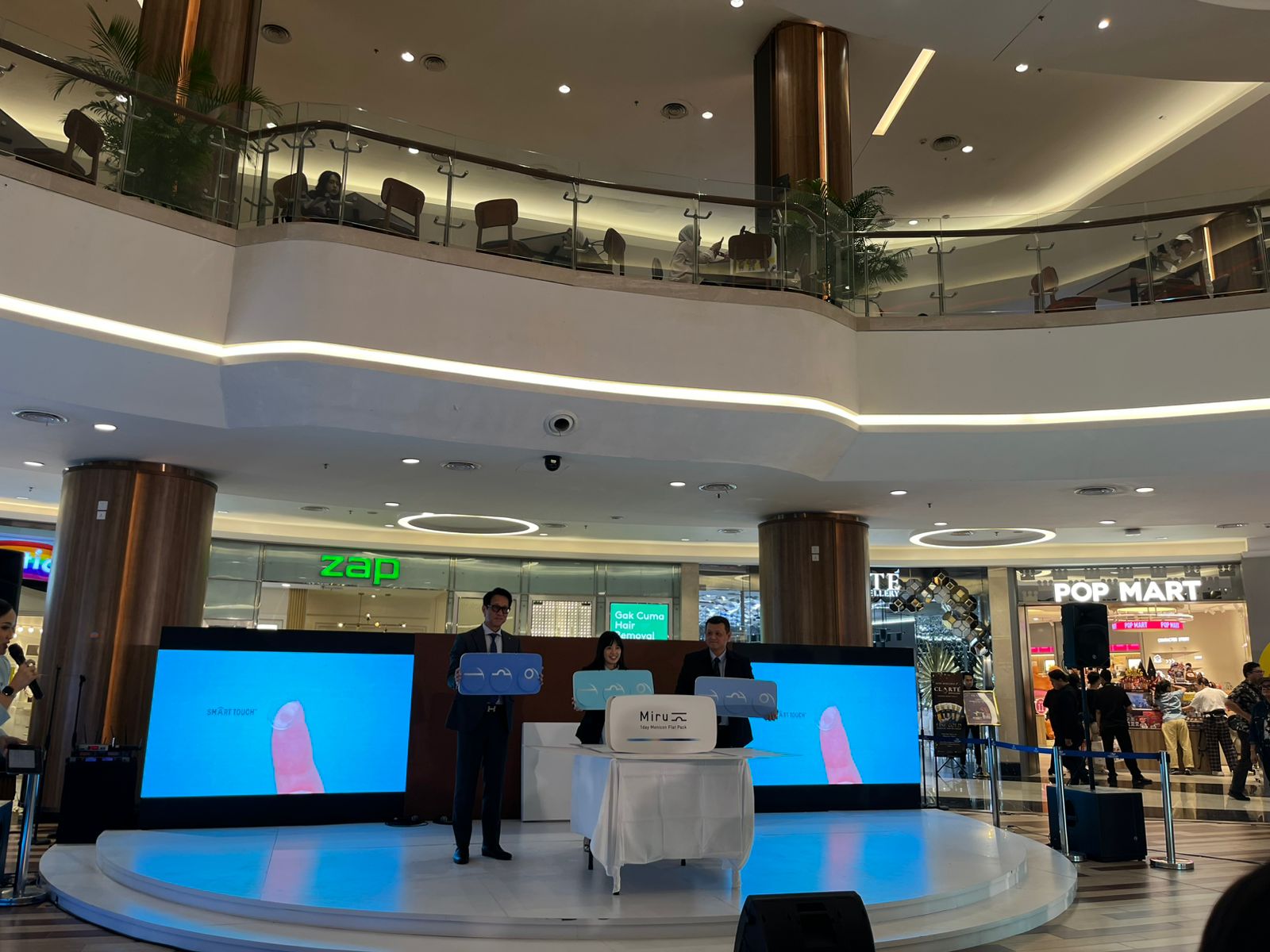 Menicon Global Hadirkan Tiga Lini Miru di Jakarta Fashion Week 2026