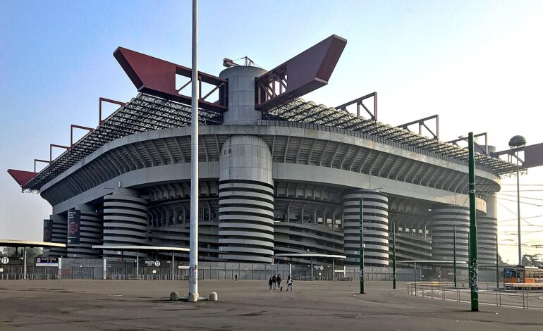 Mengapa Klub Serie A Italia Jarang Bangun Stadion Sendiri?