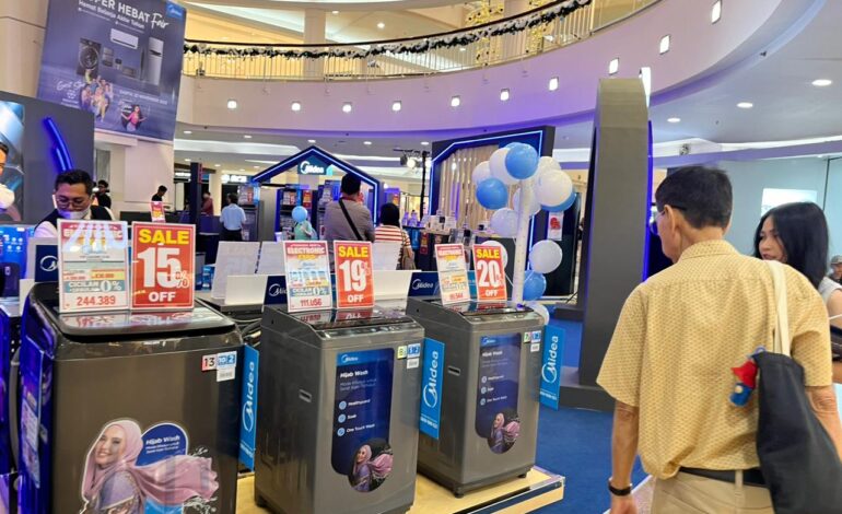 Midea Super Hebat Hadirkan Diskon Elektronik Rumah Tangga Hingga 20% dan Roadshow Seru di Seluruh Indonesia — Menjelang akhir tahun, Midea meluncurkan program promo nasional “Midea Super Hebat, Hemat Belanja Akhir Tahun” yang berlangsung pada 1 Oktober hingga 31 Desember 2025. Program ini menawarkan diskon hingga 20 persen untuk seluruh lini produk Midea dan berlaku di jaringan penjualan online maupun offline di seluruh Indonesia.