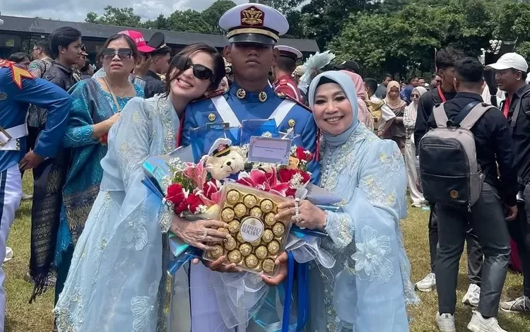 Dewi Perssik Menangis Haru Saat Melepas Felice Gabriel Resmi Menjadi Taruna Akmil