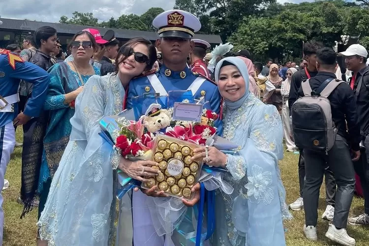Dewi Perssik Menangis Haru Saat Melepas Felice Gabriel Resmi Menjadi Taruna Akmil