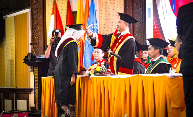 Politeknik APP Jakarta Kukuhkan 431 Lulusan Vokasi, Menperin: Fondasi Indonesia Emas 2045