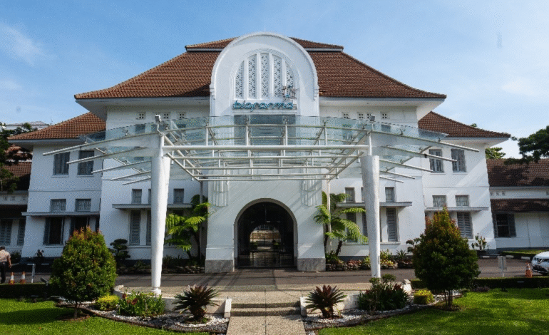 Farma Tegaskan Posisi sebagai BUMN Penopang Kesehatan Nasional, Terima Sertifikat Halal untuk Vaksin HPV NusaGard