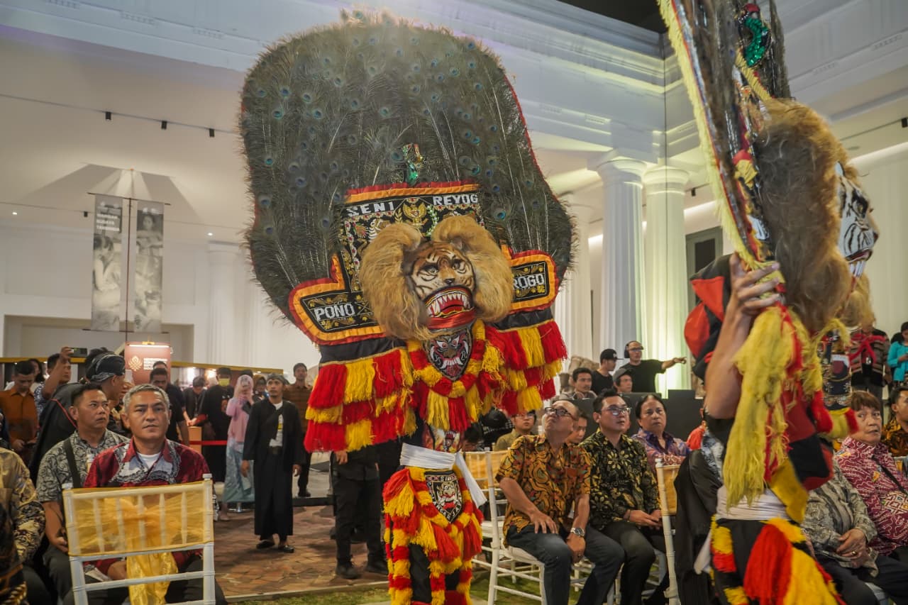 Reyog, Kolintang, dan Kebaya Terima Sertifikat UNESCO