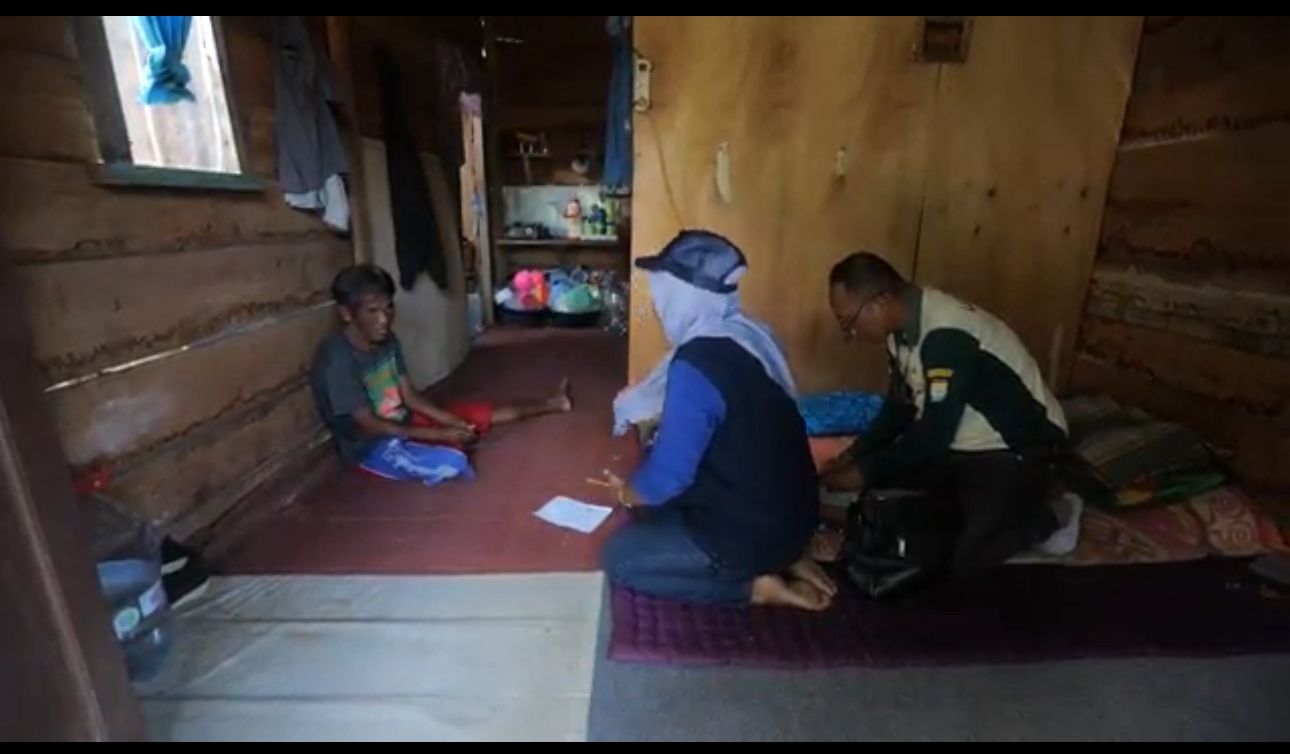 PT Pos Indonesia Salurkan BLT Kesra Door-to-Door di Palembang