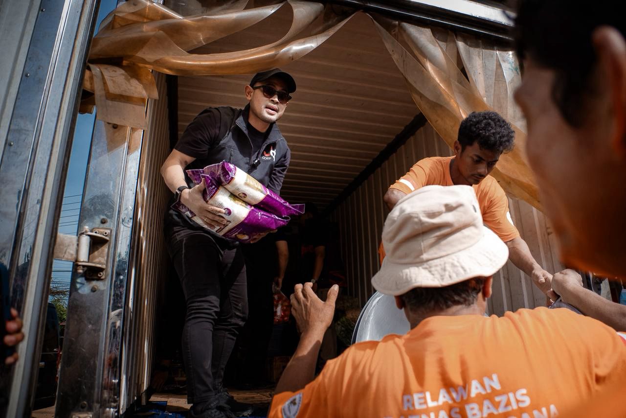 Peduli Banjir Sumatra: Tak Cukup Seremonial Donasi, Keluarga Besar J99 Corp. Sambangi Para Pengungsi
