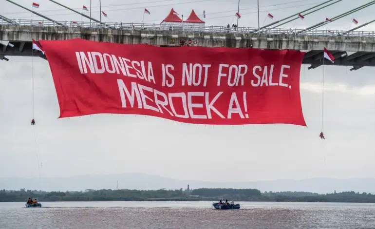 Greenpeace Kecam Teror Bangkai Ayam ke Rumah Iqbal Damanik, Diduga Upaya Pembungkaman Kritik Iklim