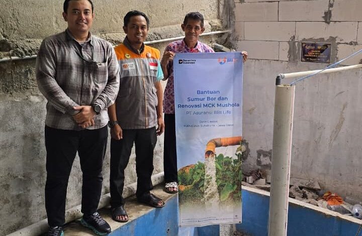 BRI Life Salurkan Bantuan Air Bersih dan Sanitasi MCK bagi Warga Terdampak Banjir Bandang di Sukabumi
