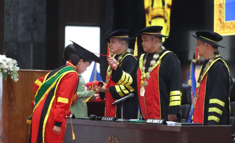 Gubernur Akmil Mayjen TNI Rano Tilaar Hadiri Wisuda Sarjana Terapan Pama Akademik 2025 di Mabesad