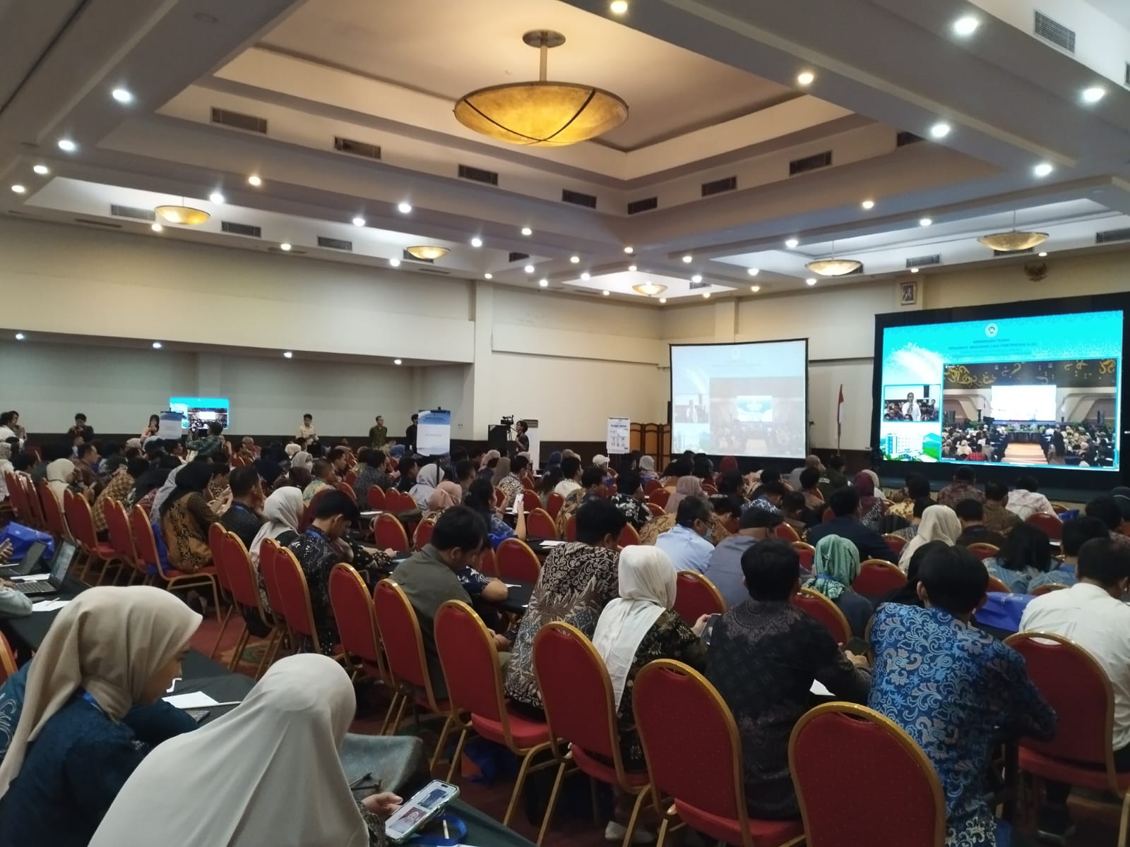 BGN Gelar Bimtek Penjamah Makanan Program MBG dan Percepatan SLHS di Delapan Wilayah