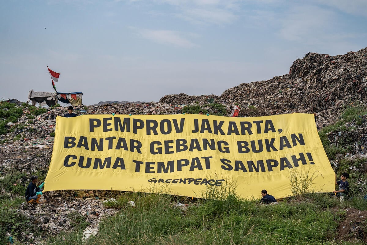 Longsor Sampah di Bantargebang Tewaskan 7 Orang, Greenpeace: Harus Jadi Titik Balik Pengelolaan Sampah Jakarta