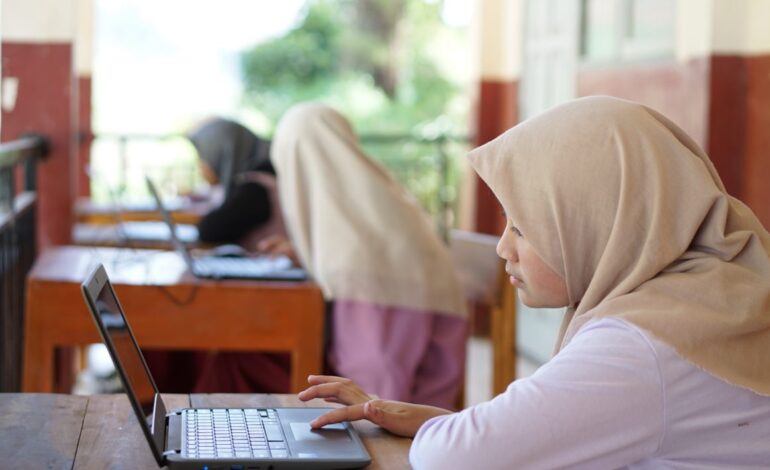 Amnesty: Larangan Media Sosial Tak Sentuh Akar Bahaya Daring bagi Anak