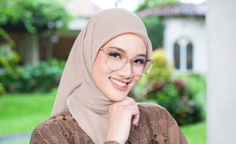 Optik Tunggal Hadirkan Kacamata Khusus Hijab untuk Kenyamanan Sehari-hari