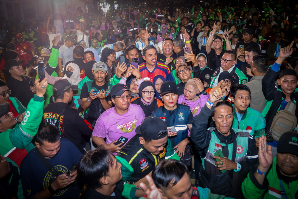 Menteri UMKM Ajak Ribuan Pengemudi Ojol Nobar Final Piala Dunia 2026